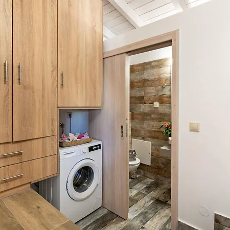 Rooftop Apartment,in The Heart Of Old Town!